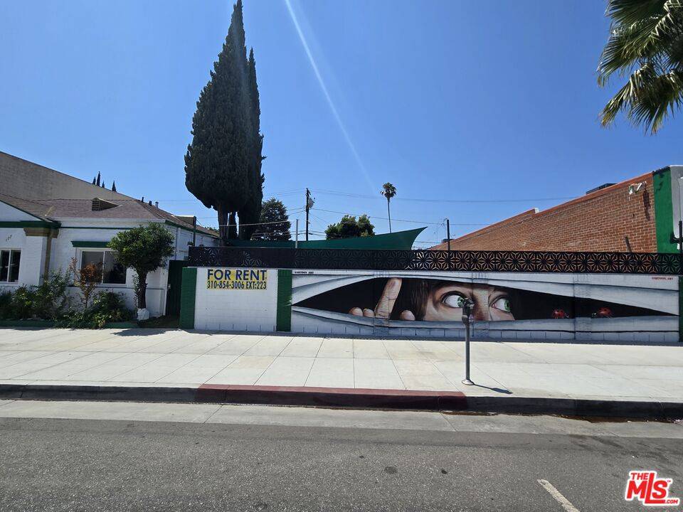 Beverly Hills, CA 90211,177 S Robertson Blvd