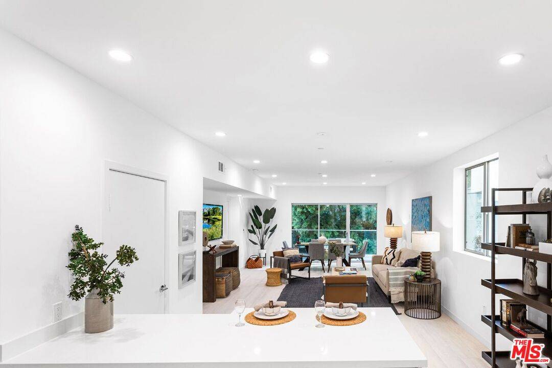 Los Angeles, CA 90049,11620 Chenault St #103