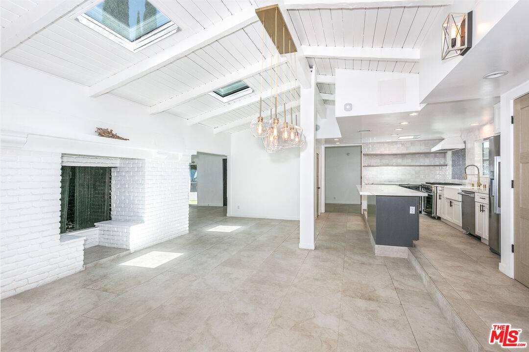 Encino, CA 91436,16733 Oak View Dr