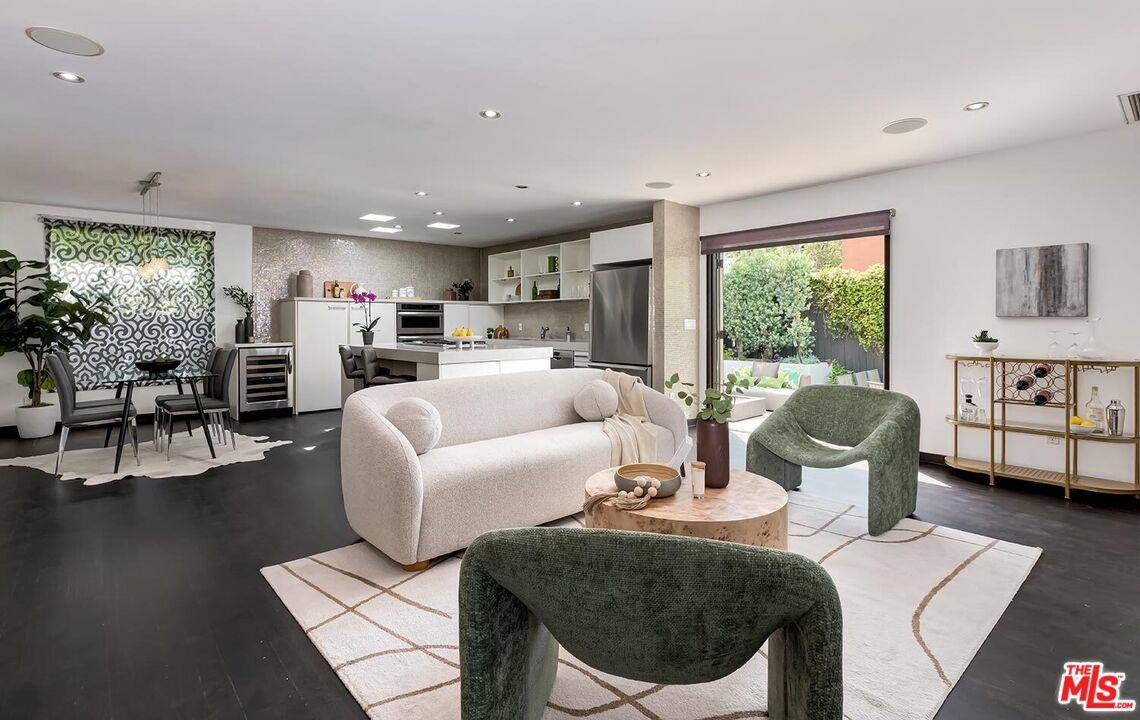 West Hollywood, CA 90069,8616 Sherwood Dr