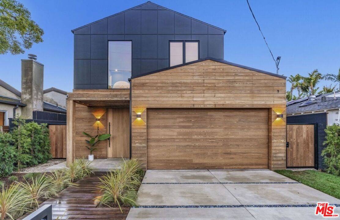 Venice, CA 90291,2040 Glencoe Ave