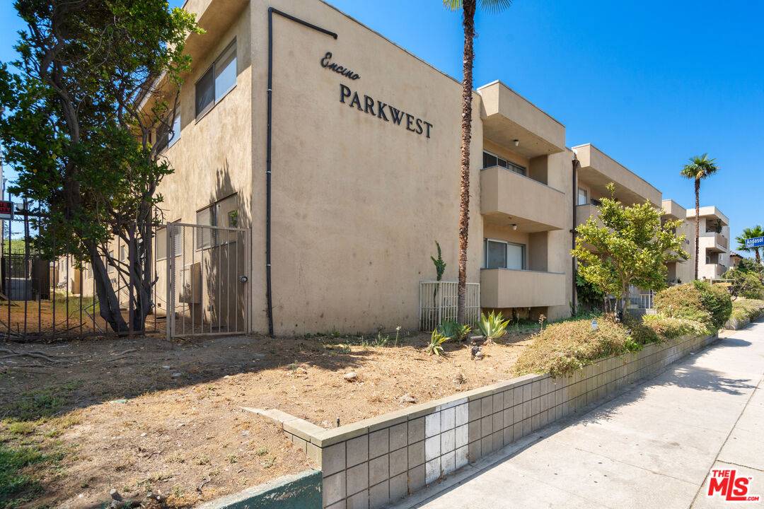 Encino, CA 91316,17340 Burbank Blvd