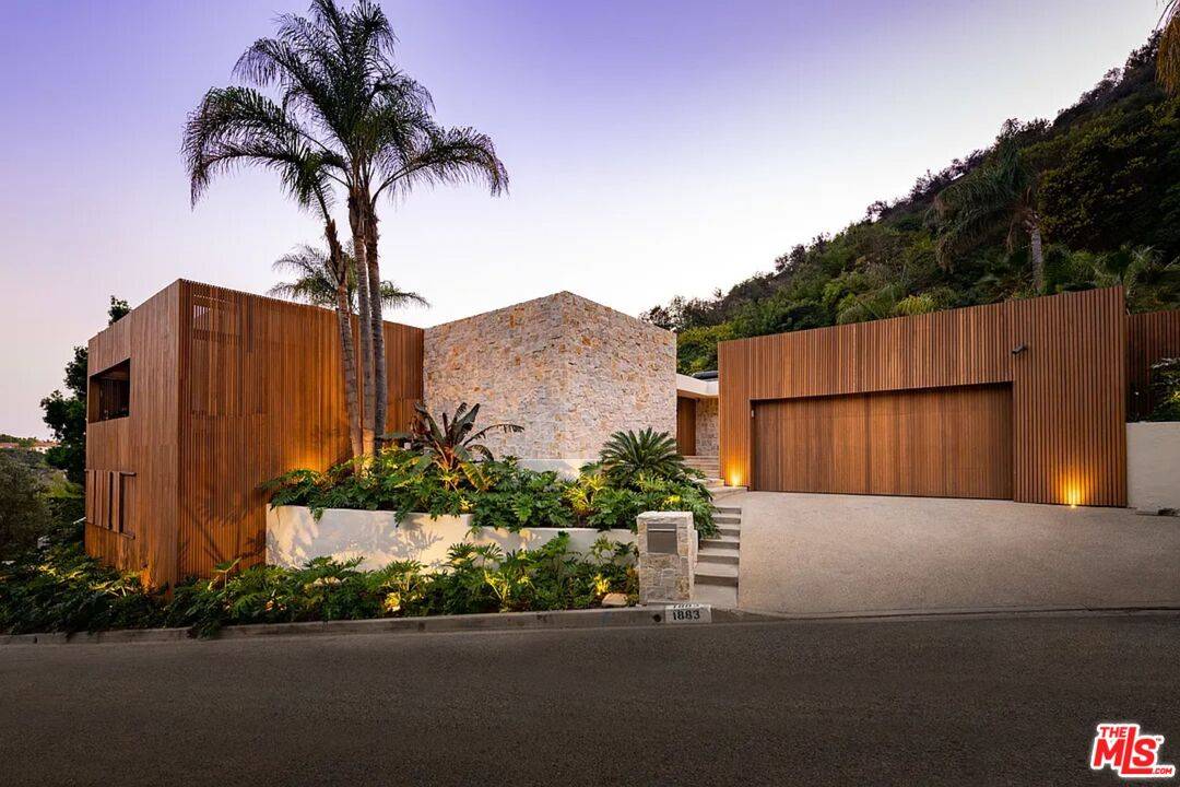 Los Angeles, CA 90069,1883 Rising Glen Rd