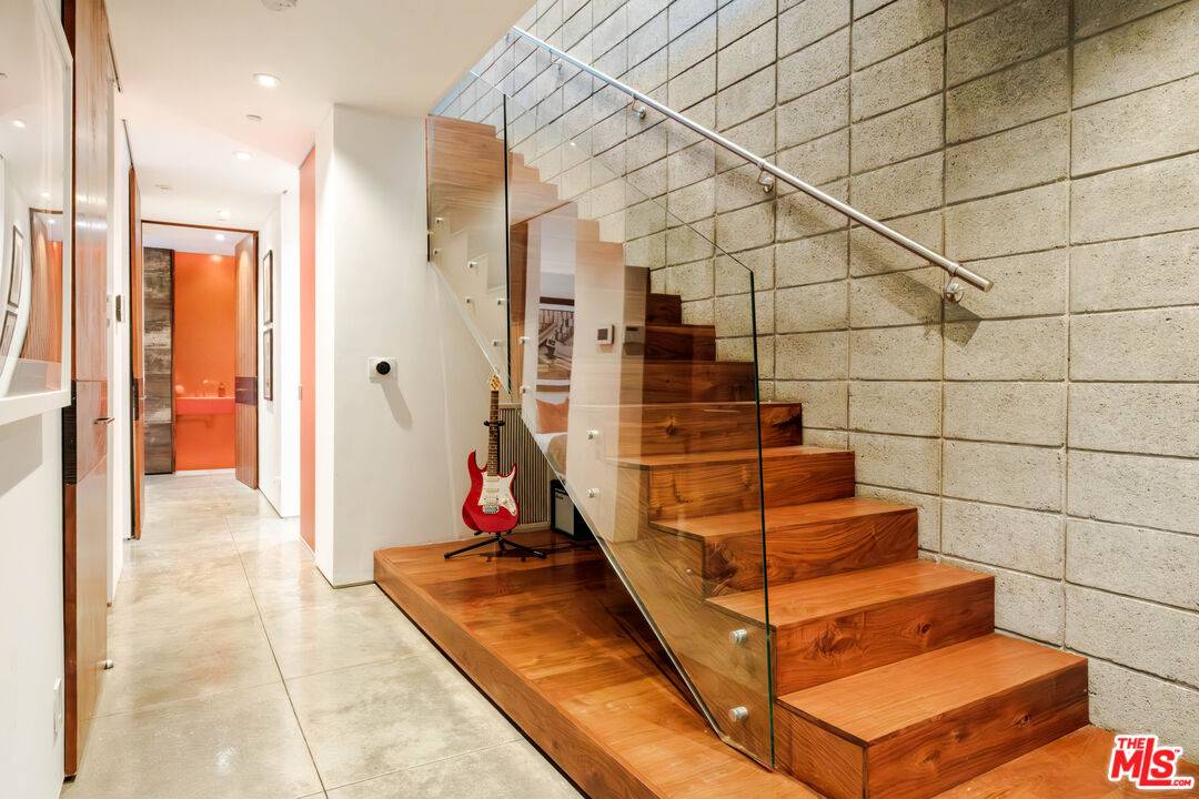 Beverly Hills, CA 90210,10060 Westwanda Dr