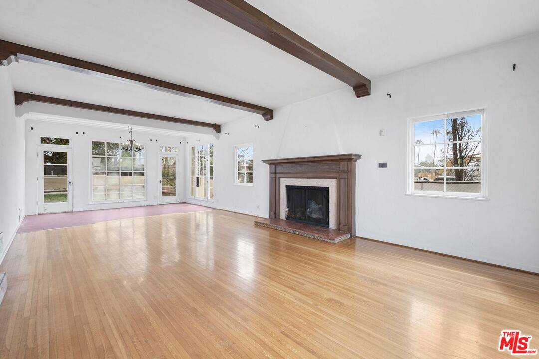 Pacific Palisades, CA 90272,720 Chapala Dr