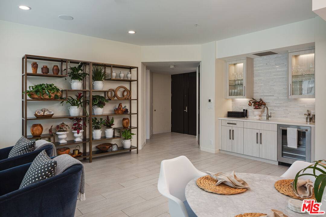 Los Angeles, CA 90024,10490 Wilshire Blvd #702