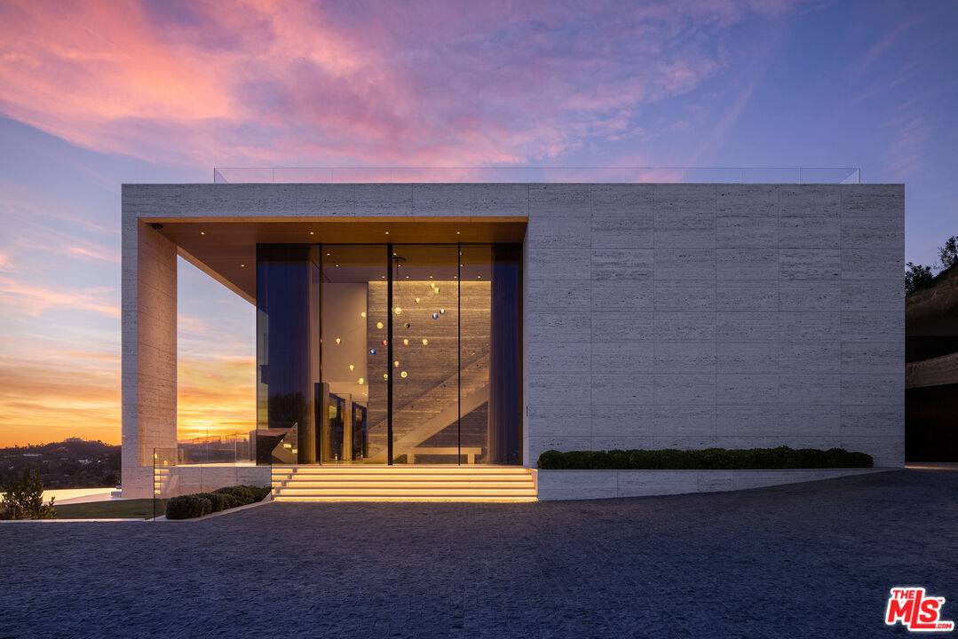 Los Angeles, CA 90049,684 Firth Ave