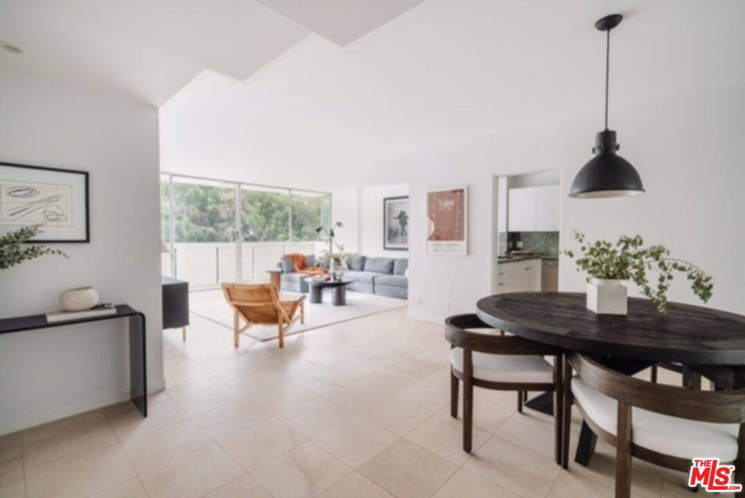 West Hollywood, CA 90069,8787 Shoreham Dr #403