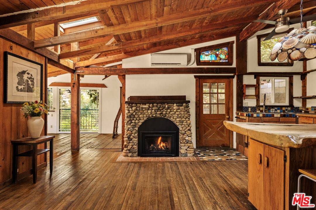 Beverly Hills, CA 90210,10012 Charter Oak Ln