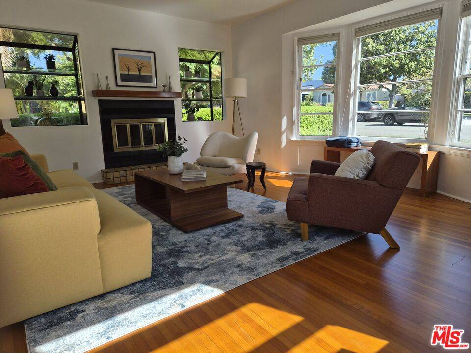 Santa Monica, CA 90402,728 11th St