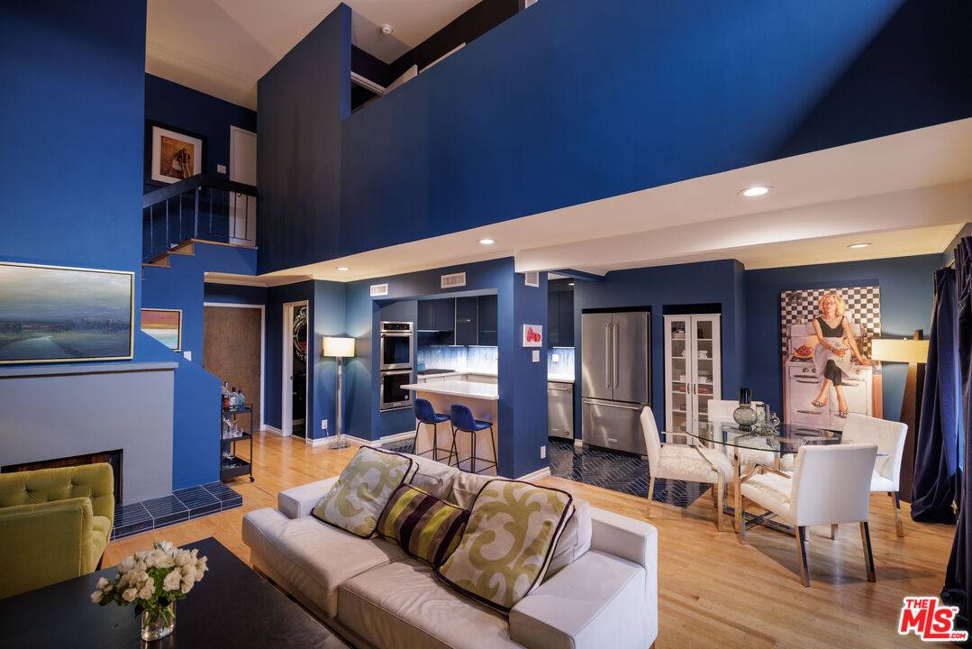 Studio City, CA 91604,4425 Whitsett Ave #210