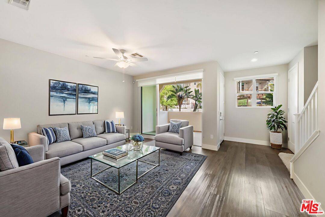 Calabasas, CA 91302,4394 Paxton Place