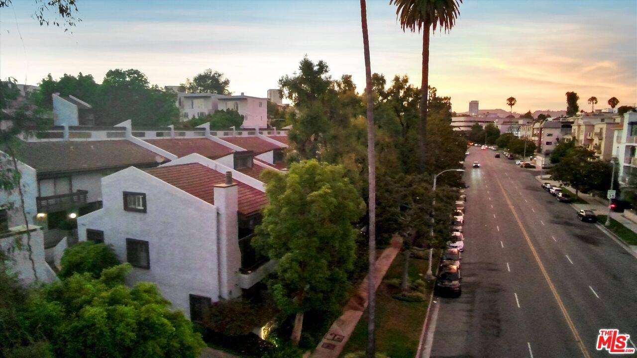 Los Angeles, CA 90025,1925 S Beverly Glen Blvd #30