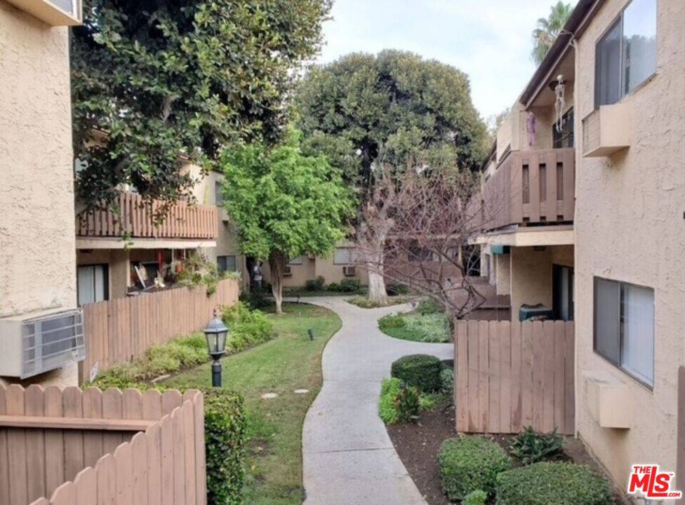 Reseda, CA 91335,17900 Sherman Way #320