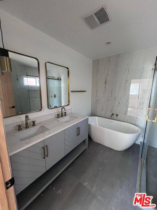 North Hollywood, CA 91605,7667 Beeman Ave