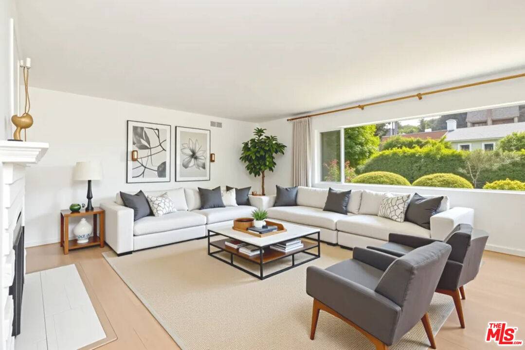 Pacific Palisades, CA 90272,1053 Maroney Ln