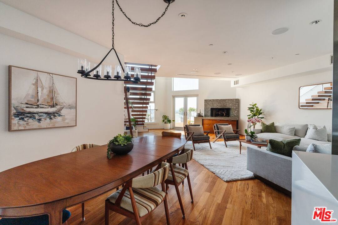 Venice, CA 90291,255 Main St #305