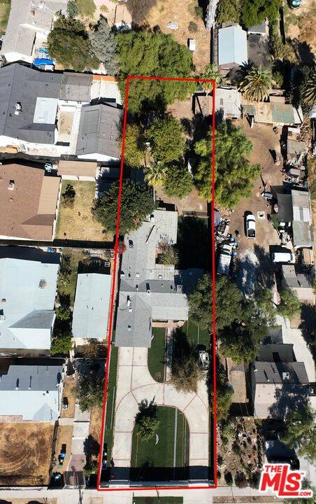 Reseda, CA 91335,18643 Strathern St