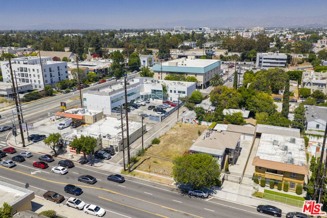 North Hollywood, CA 91602,10945 Moorpark St