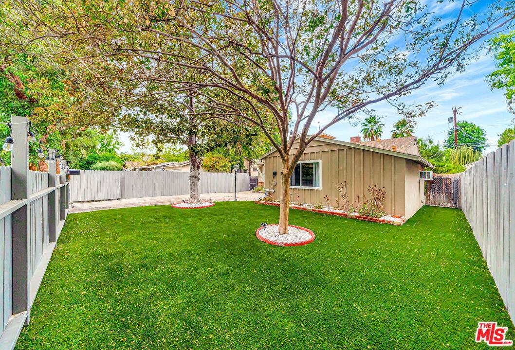 Woodland Hills, CA 91364,22059 Ybarra Rd