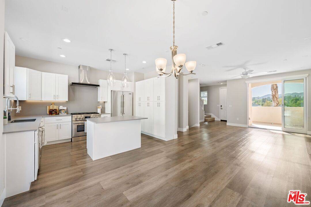 Calabasas, CA 91302,4393 Paxton Place