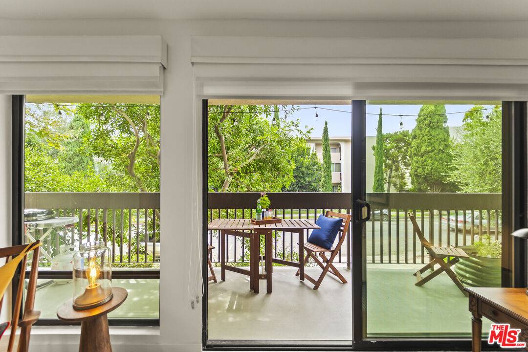 West Hollywood, CA 90069,950 N Kings Rd #164