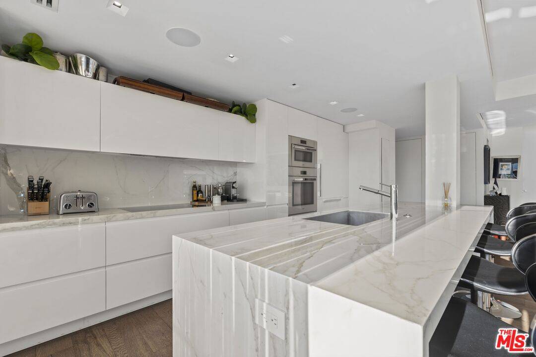 West Hollywood, CA 90069,838 N Doheny Dr #301