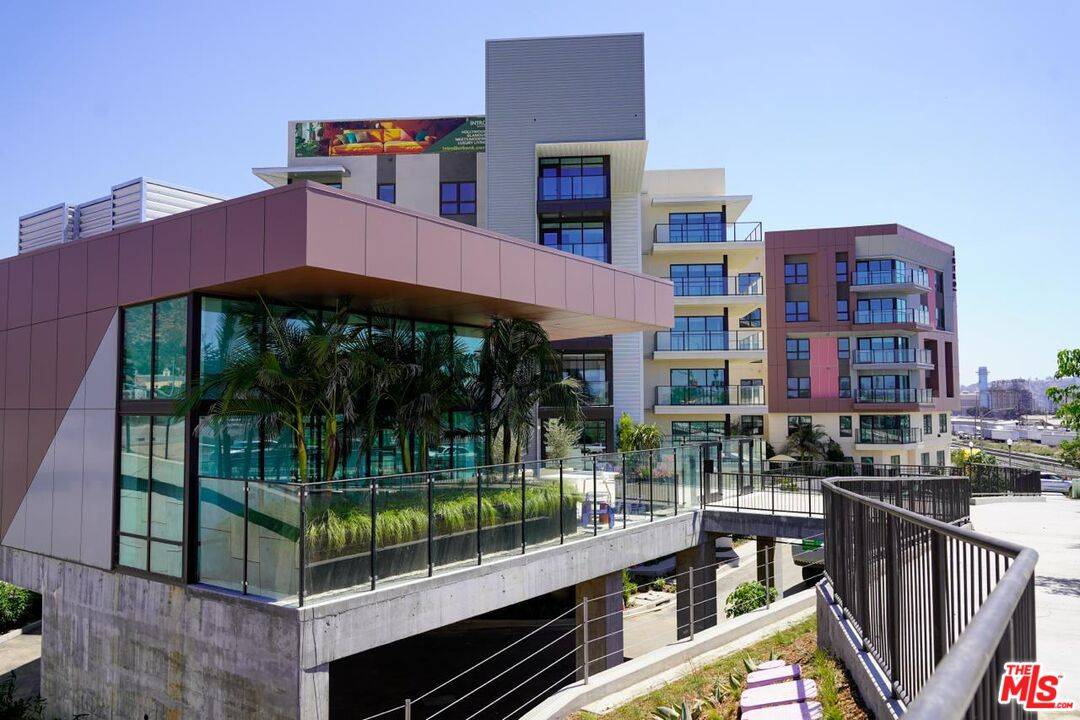 Burbank, CA 91502,800 N Front St #1437