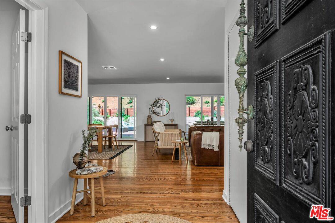 Beverly Hills, CA 90210,9495 Gloaming Dr