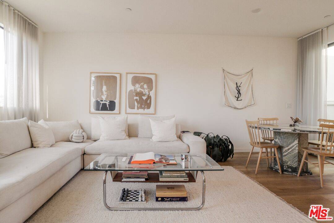 Los Angeles, CA 90065,3286 N Canary Way