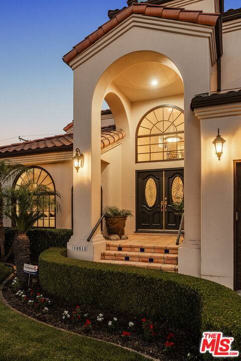 Downey, CA 90241,10518 Haledon Ave