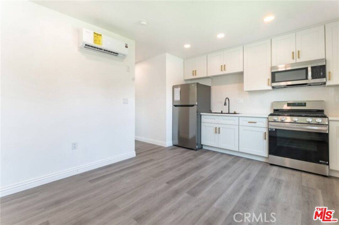 North Hollywood, CA 91605,11910 Elkwood St