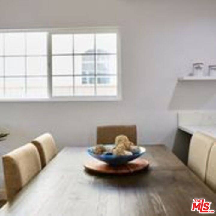 Beverly Hills, CA 90211,446 S Almont Dr