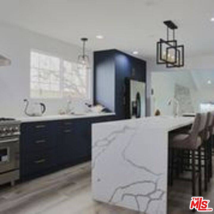 Beverly Hills, CA 90211,446 S Almont Dr