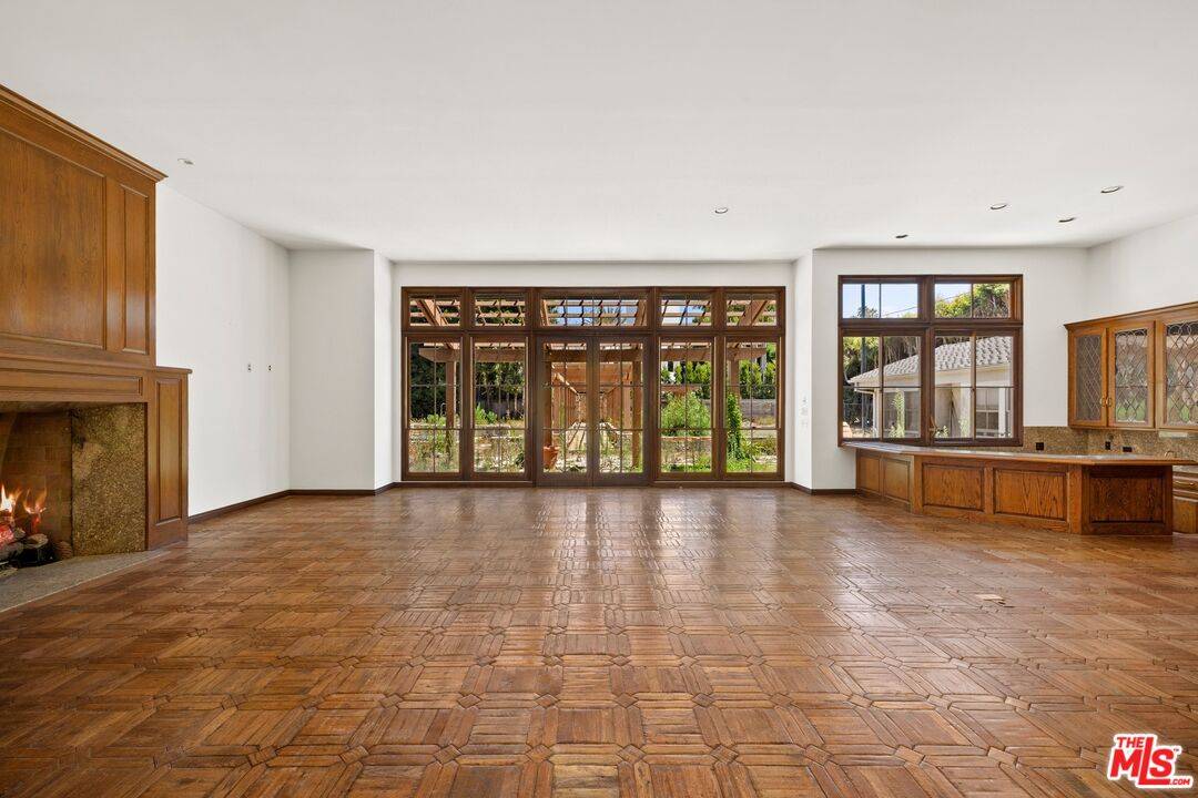 Los Angeles, CA 90049,184 S Rockingham Ave