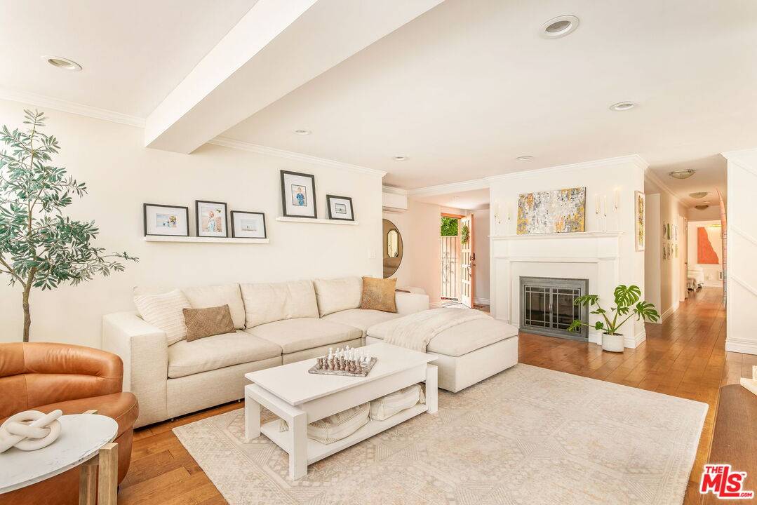 Santa Monica, CA 90403,1033 12th St #102