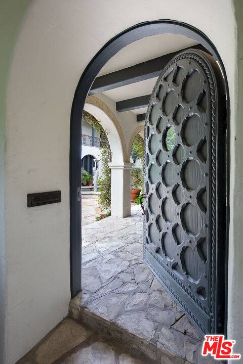 Beverly Hills, CA 90210,703 Walden Dr