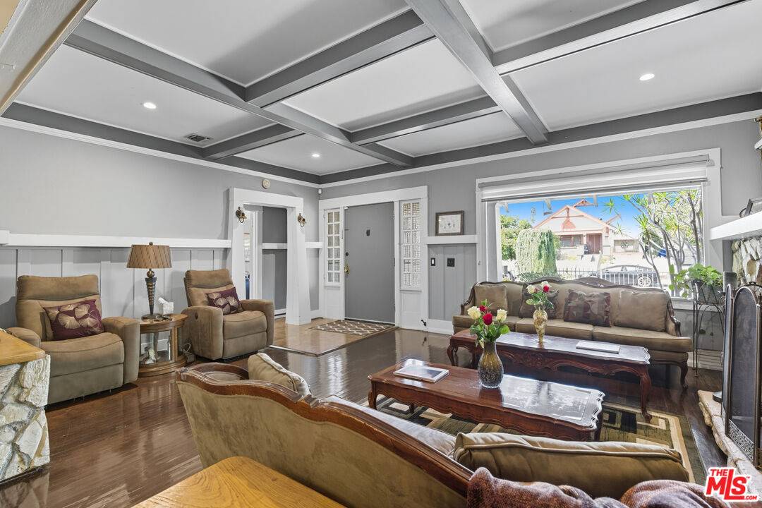 Los Angeles, CA 90018,2114 W 28th St