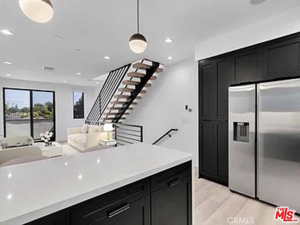 North Hollywood, CA 91606,11304 Victory Blvd