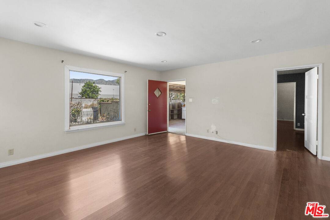 Burbank, CA 91506,1344 N Parish Pl