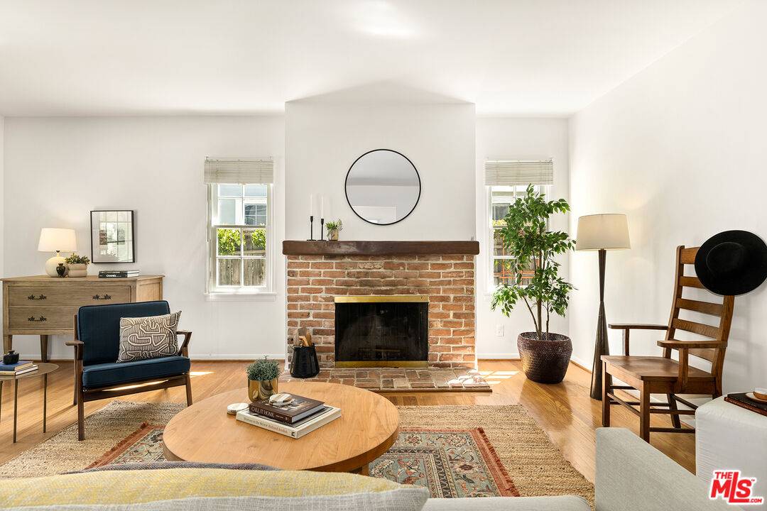 Encino, CA 91316,5119 Enfield Ave