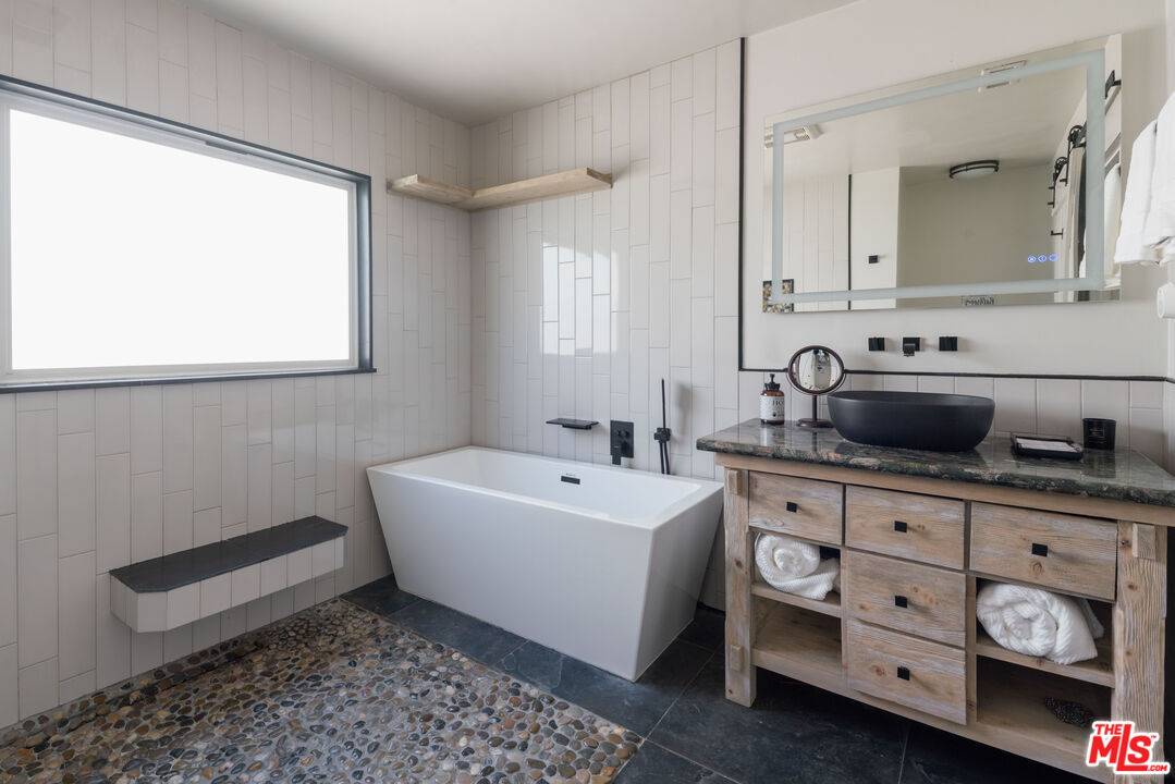 Torrance, CA 90503,1633 Hickory Ave