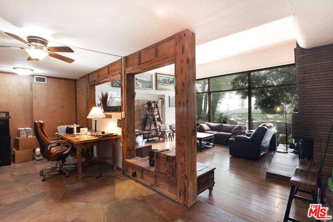 Beverly Hills, CA 90210,3201 Benedict Canyon Dr