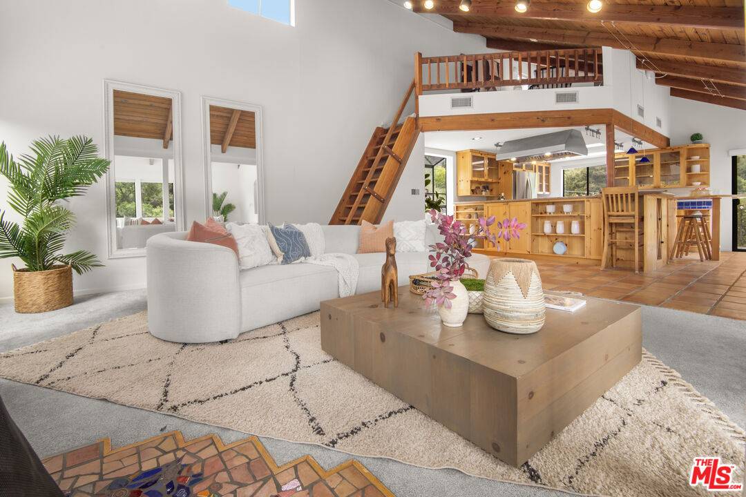 Topanga, CA 90290,1639 Oak Dr