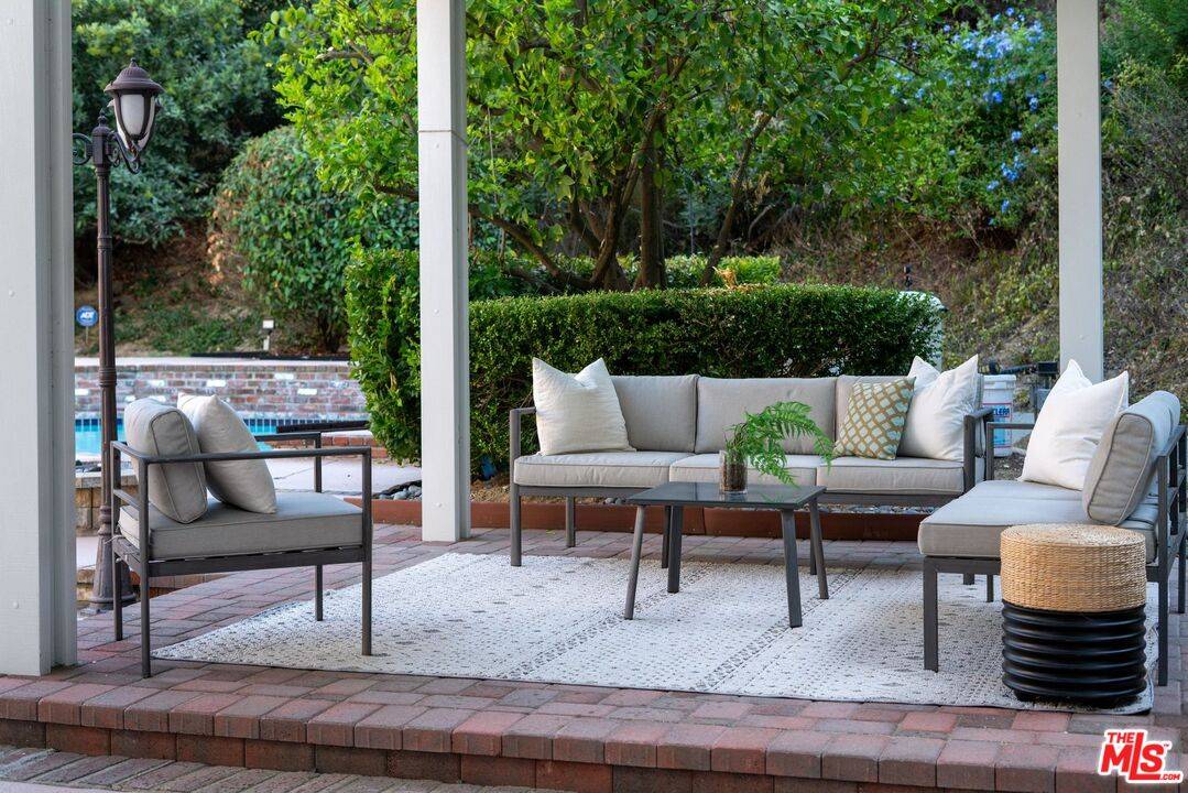 Woodland Hills, CA 91364,3831 Saint Johnswood Dr