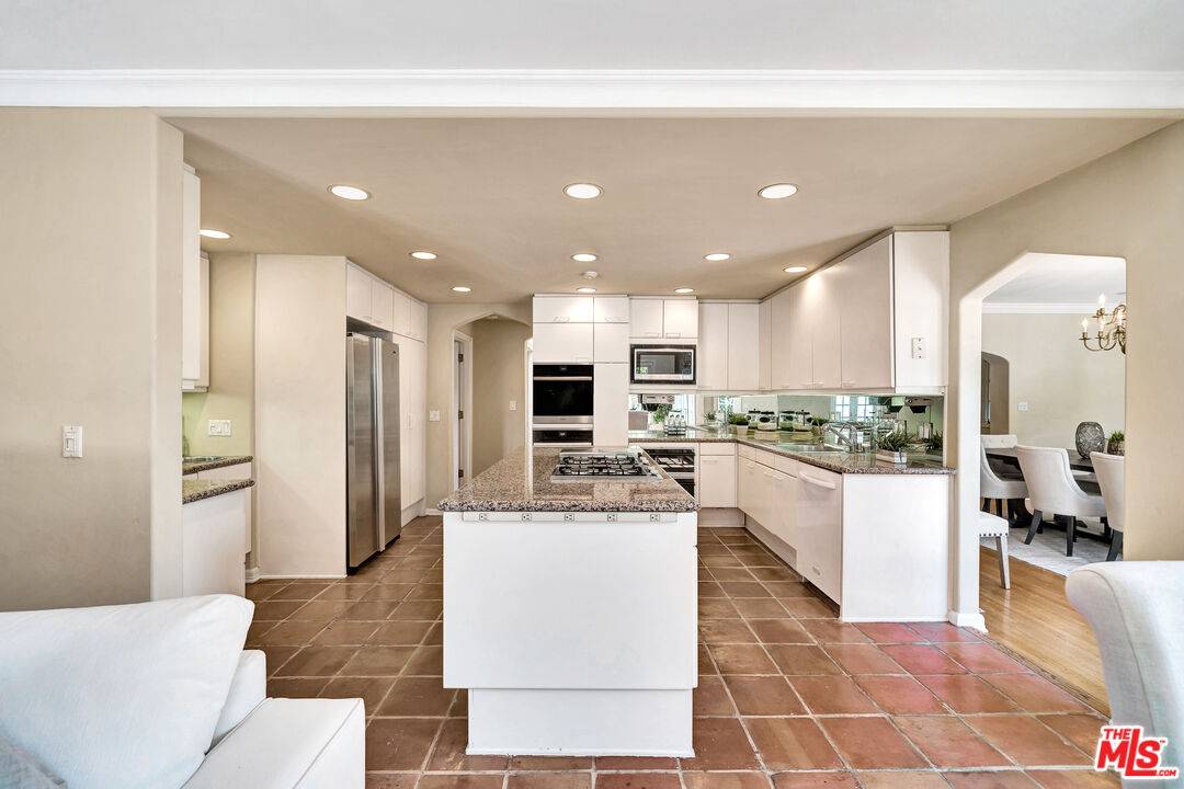 Beverly Hills, CA 90212,215 S Mccarty Dr