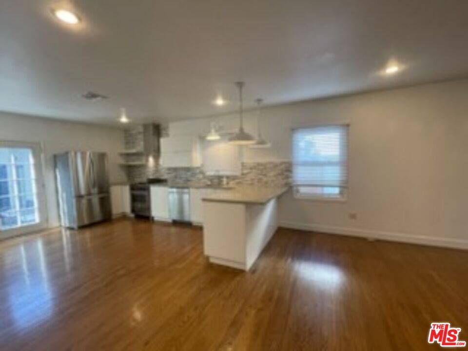 Los Angeles, CA 90039,3869 Hollypark Pl