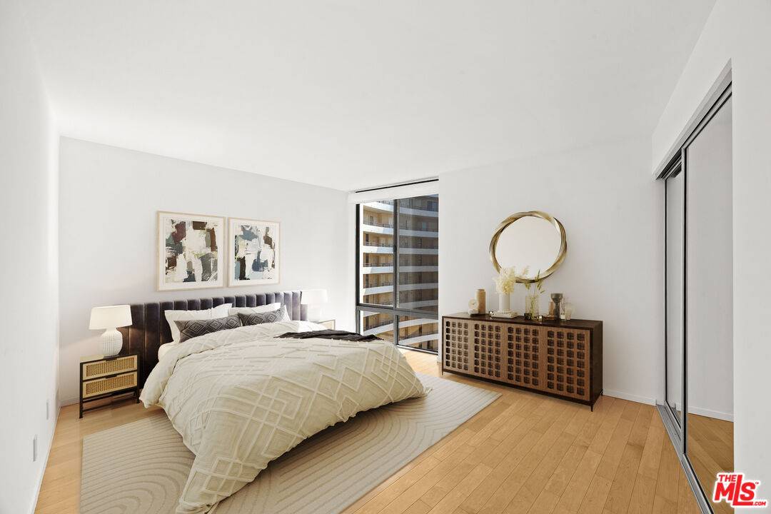 Marina Del Rey, CA 90292,4316 Marina City Dr #1033