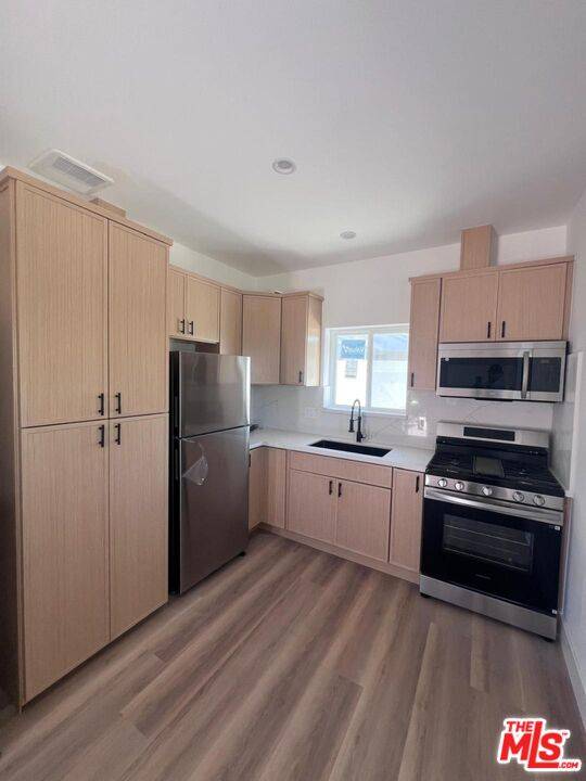 North Hollywood, CA 91605,7669 Beeman Ave