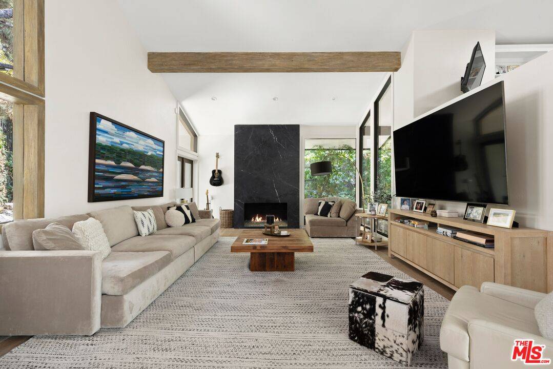 Encino, CA 91436,16820 Oak View Dr